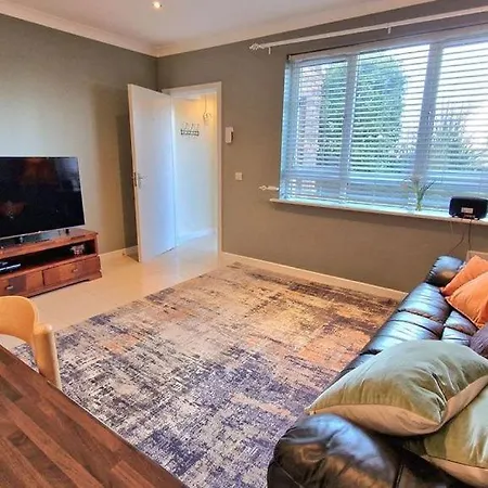 Cosy Two Bedroom *